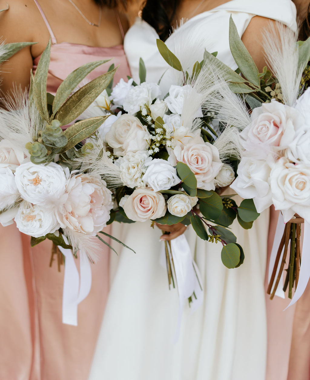 How to Save on Wedding Flowers Without Sacrificing Style