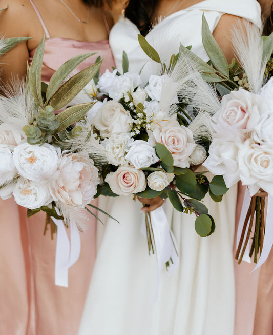 How to Save on Wedding Flowers Without Sacrificing Style